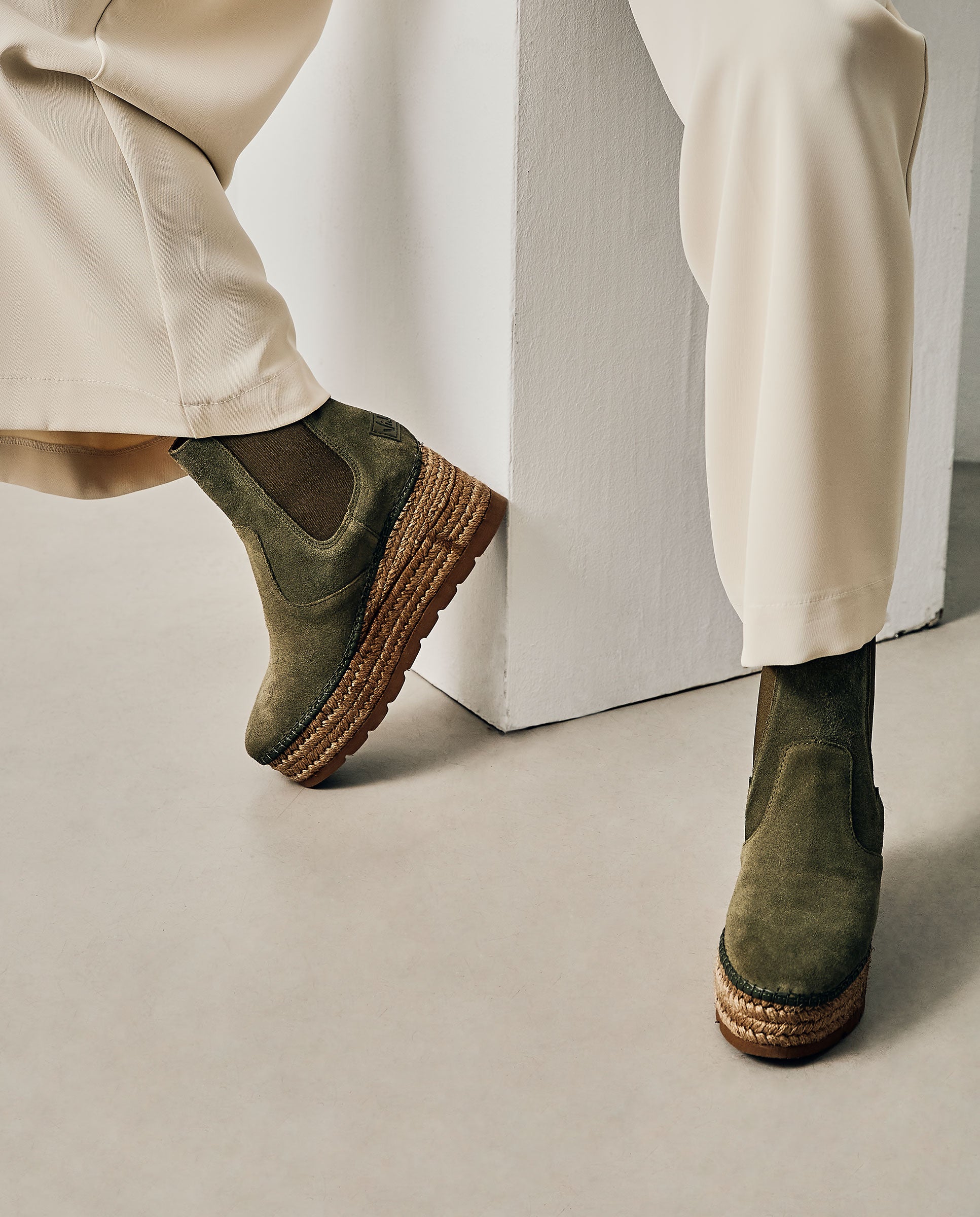 Chelsea boot in khaki Crete suede