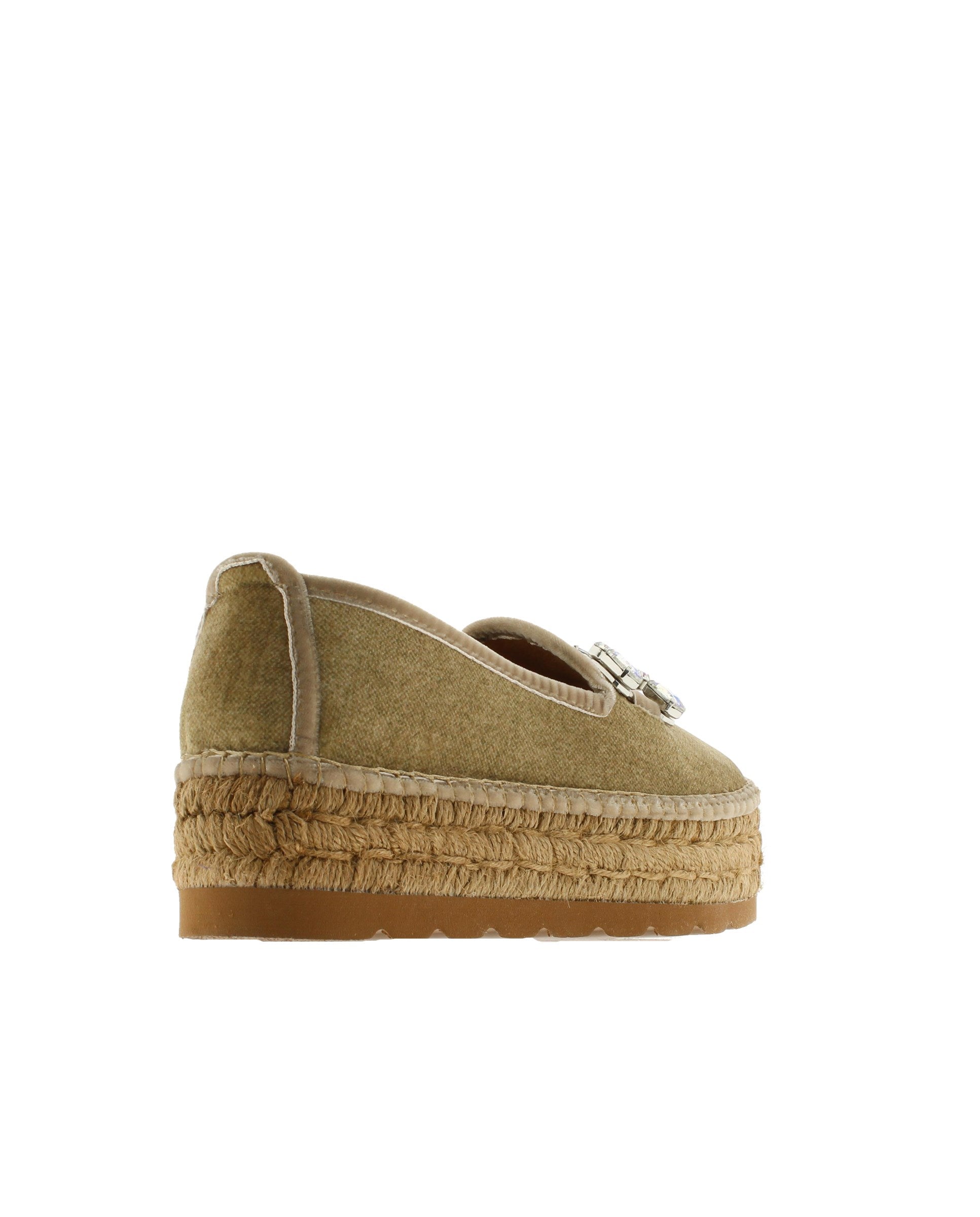 Slipper detail in sand velvet Merce Doble