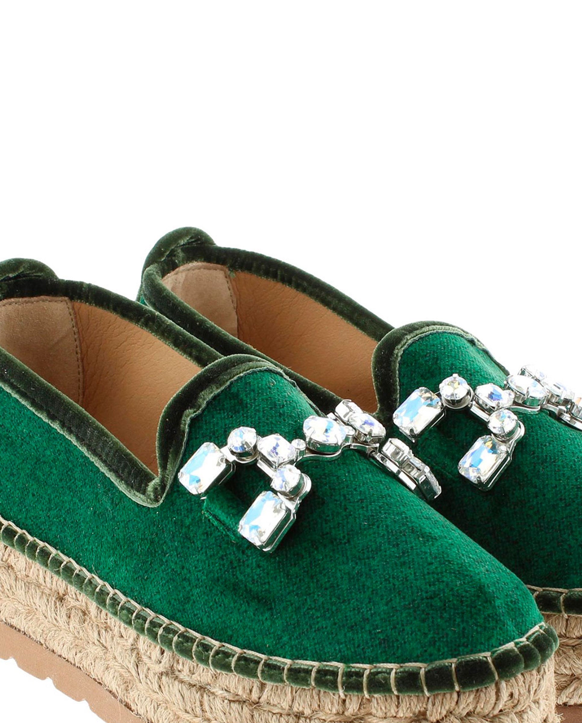 Slipper detail in green velvet Merce Doble