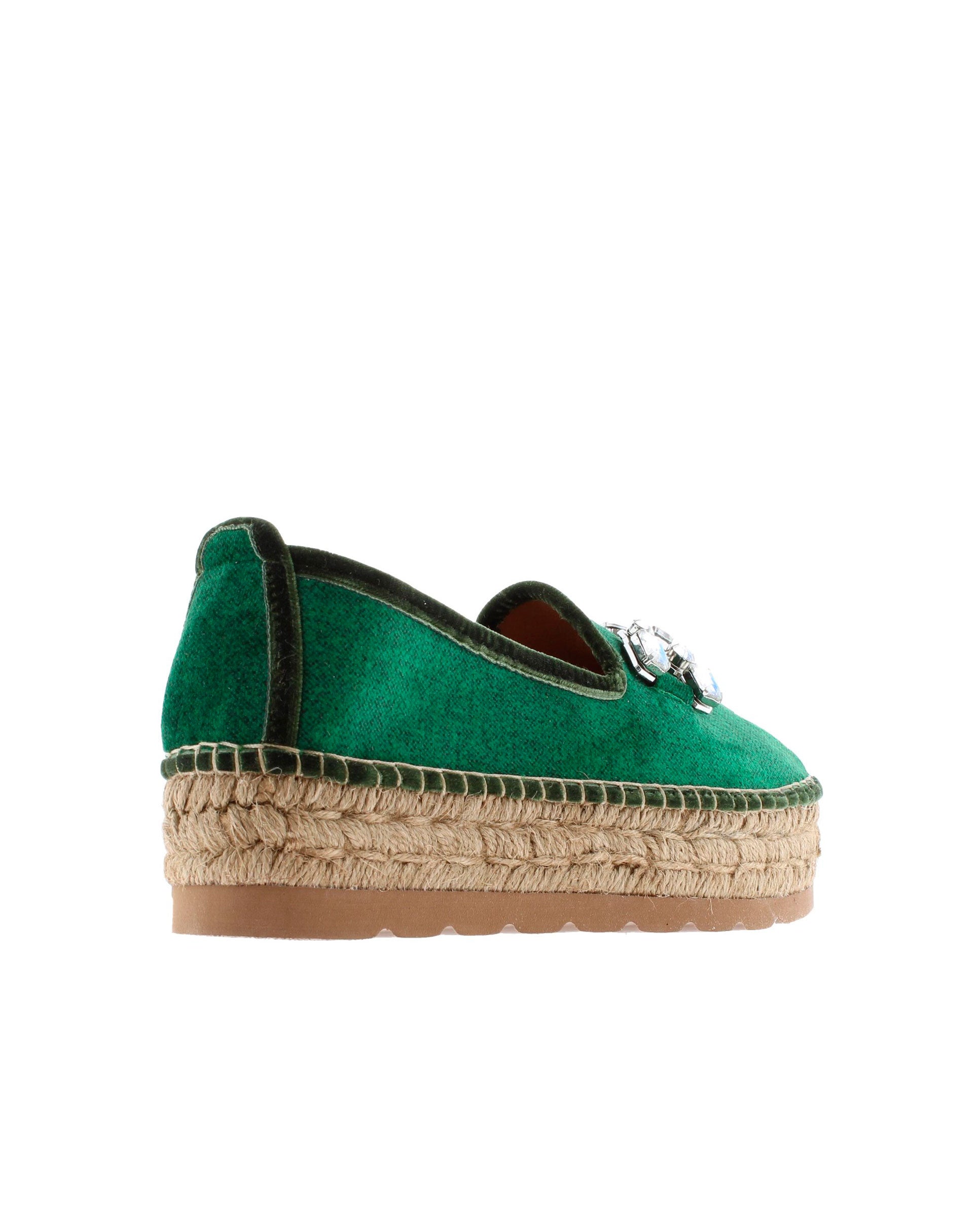 Slipper detail in green velvet Merce Doble