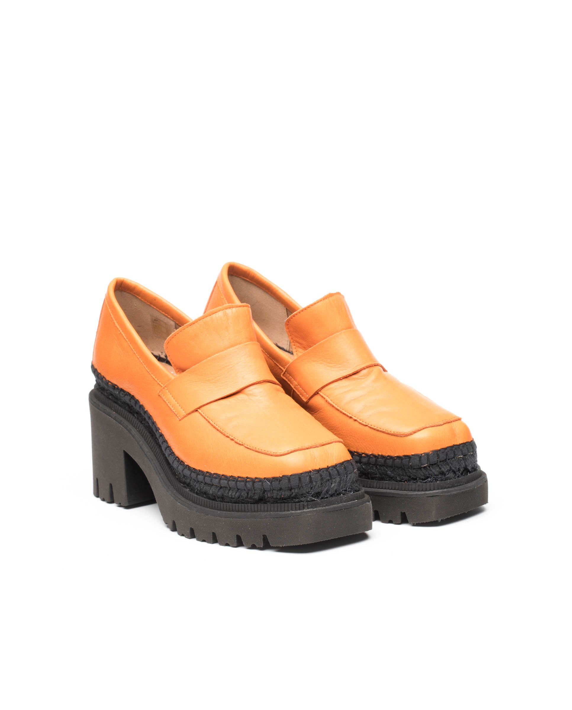 Mocasín de tacón en velvet naranja Panteta