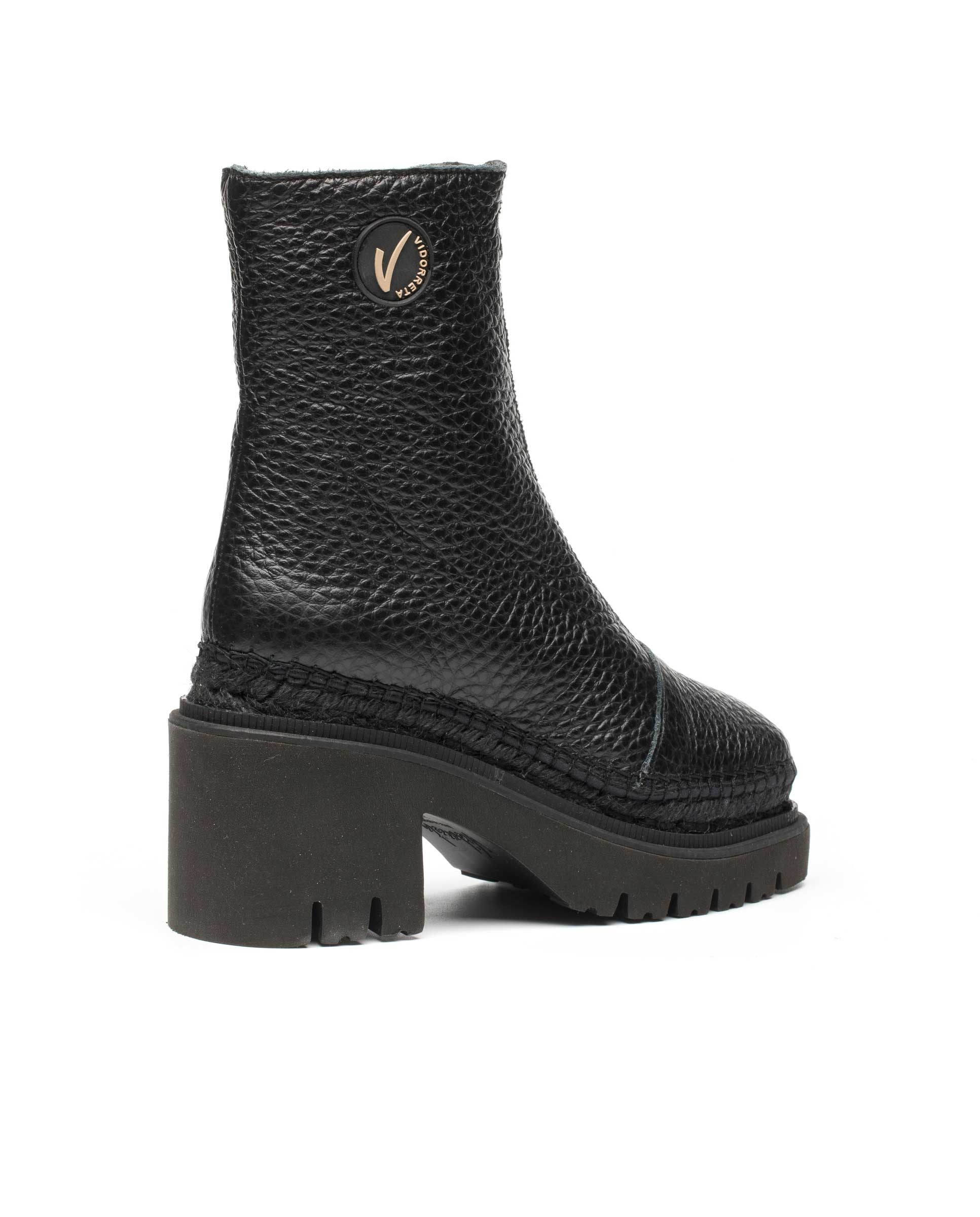 Botin en bost negro Panteta