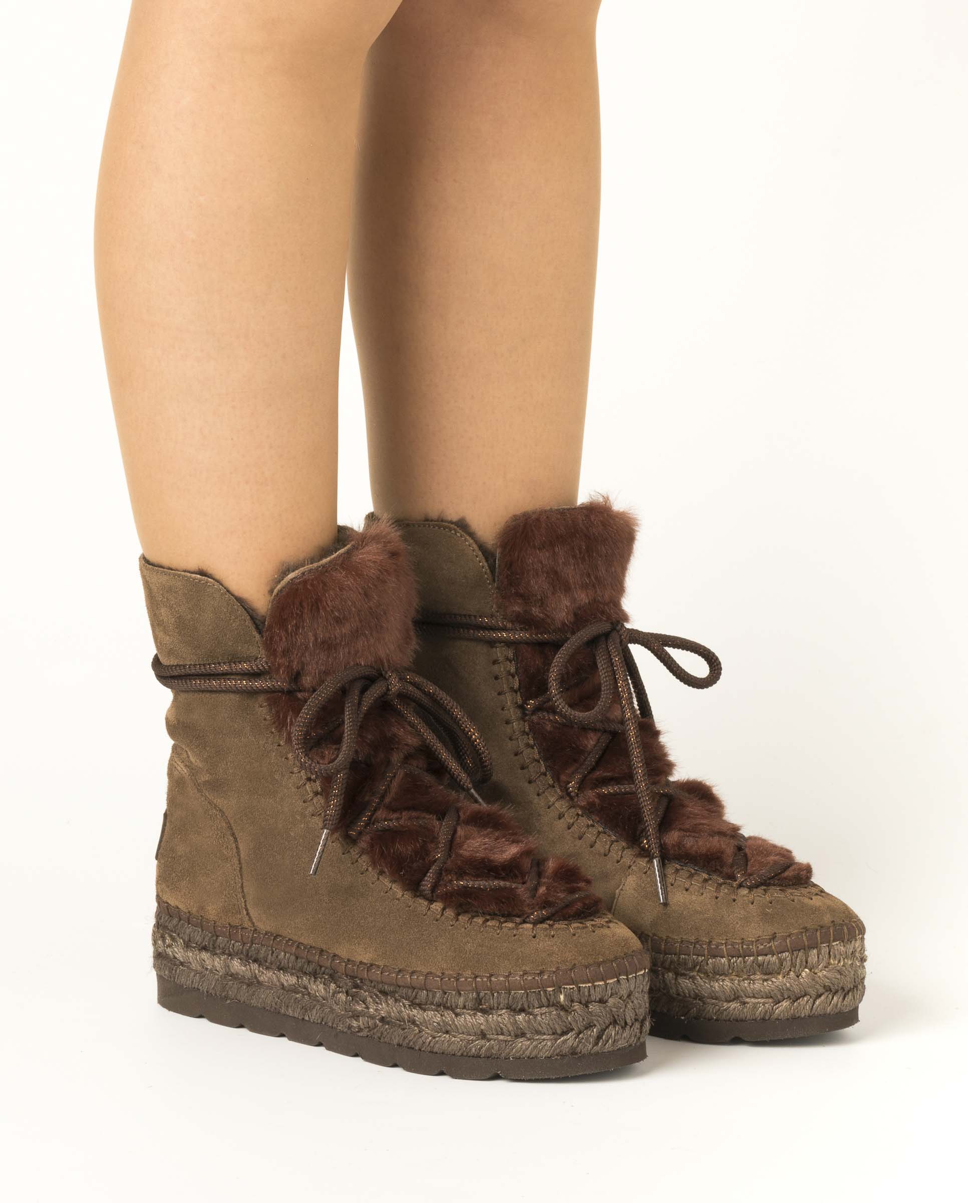 Boot with fur in taupe suede Merce Doble