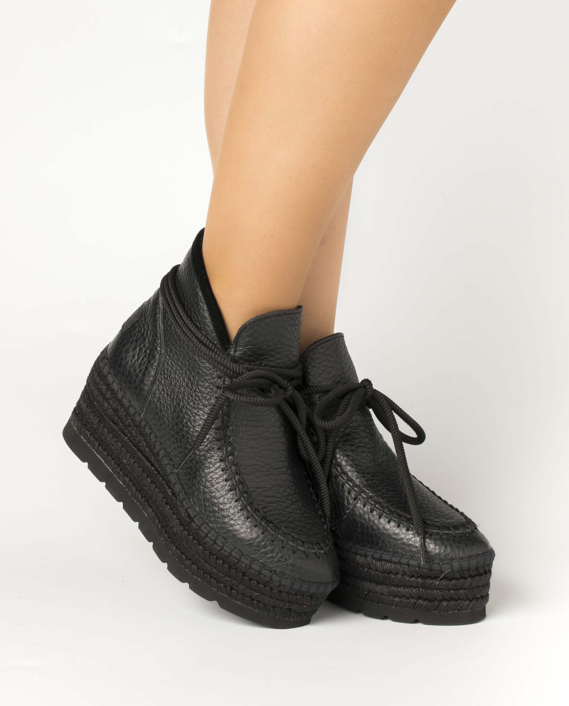 Bota baja en bost negro Creta