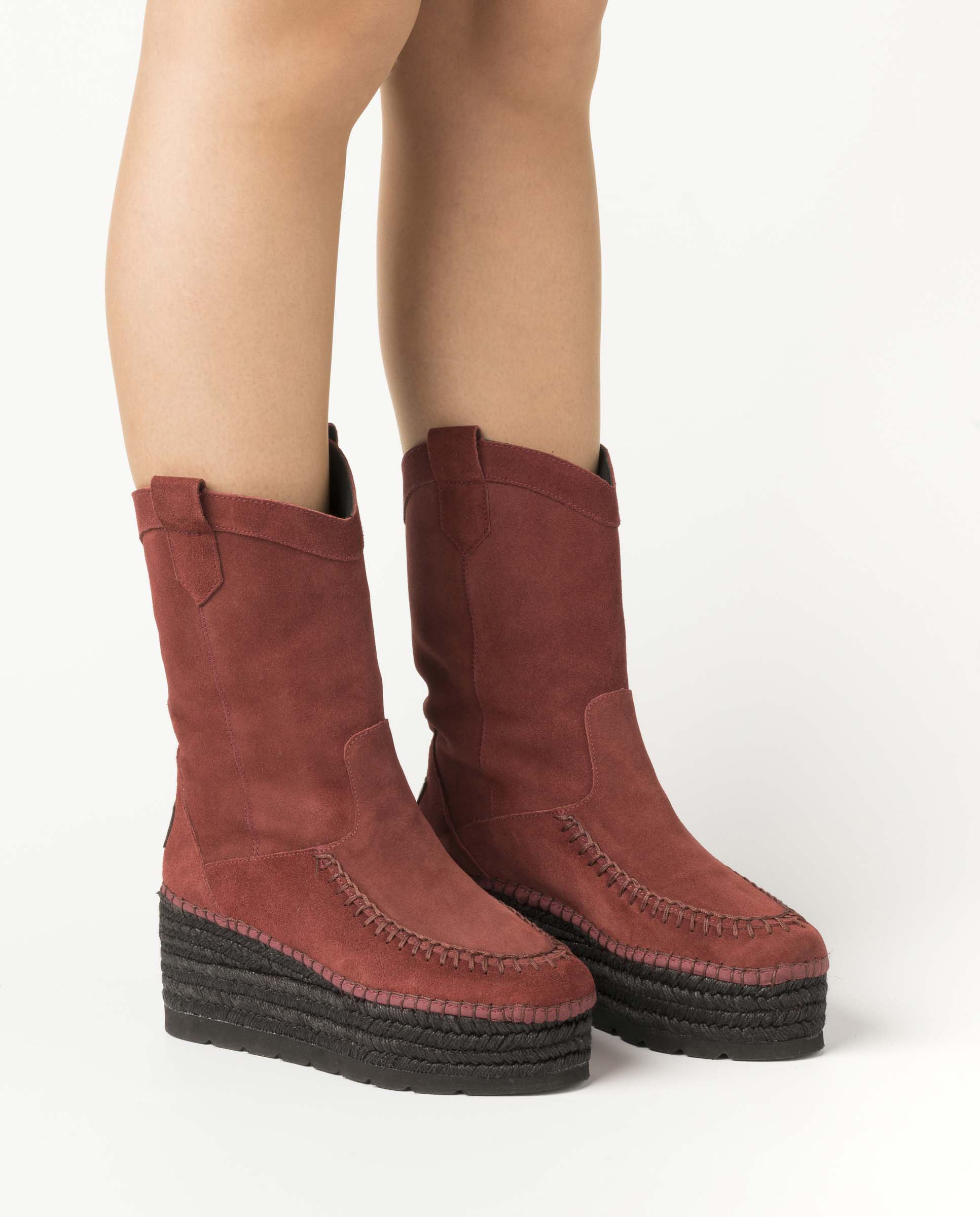 Cowboy boot in burgundy Creta suede